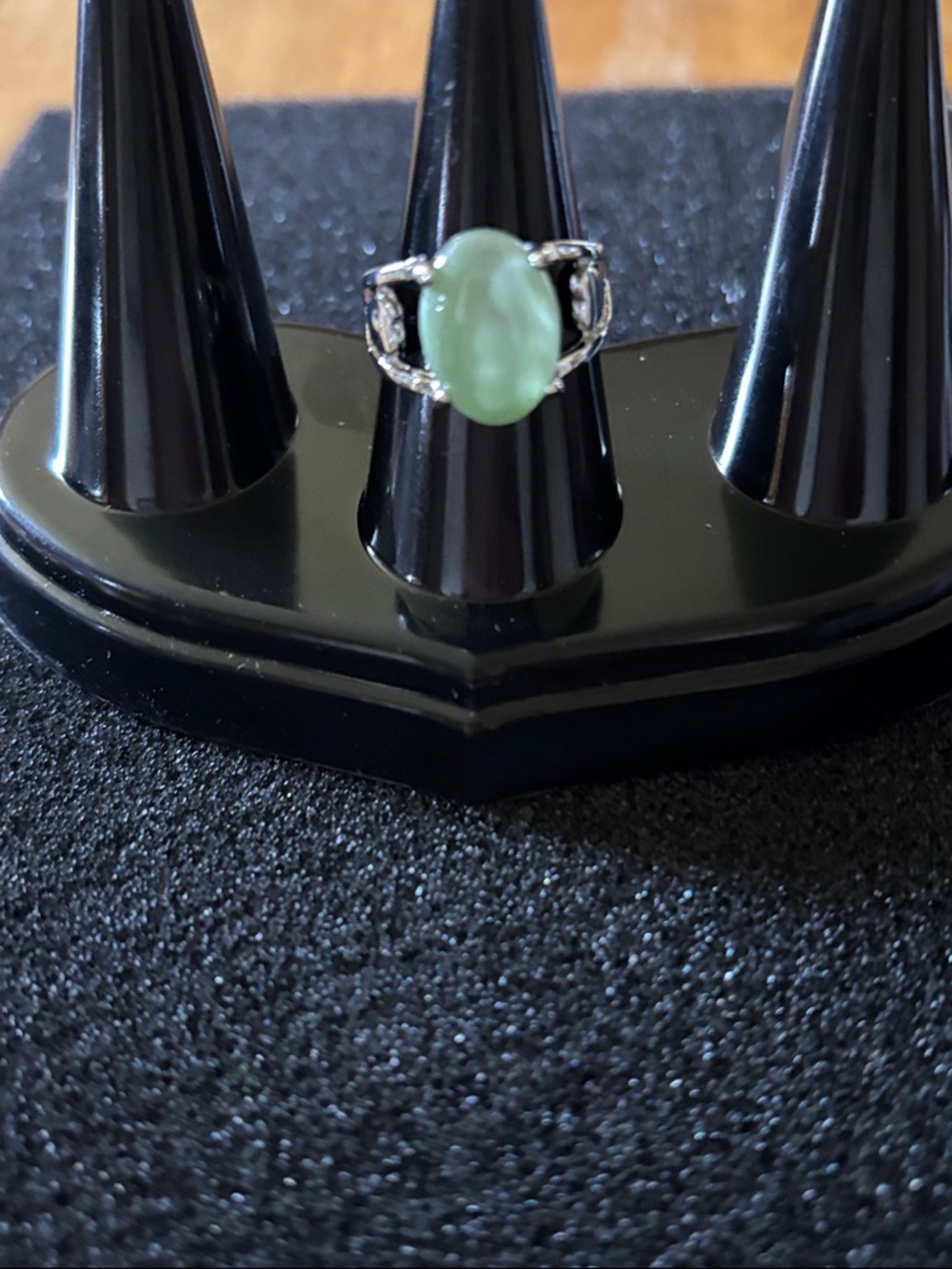 Silver-Tone-Ring with Green Center Size 6 NWOT